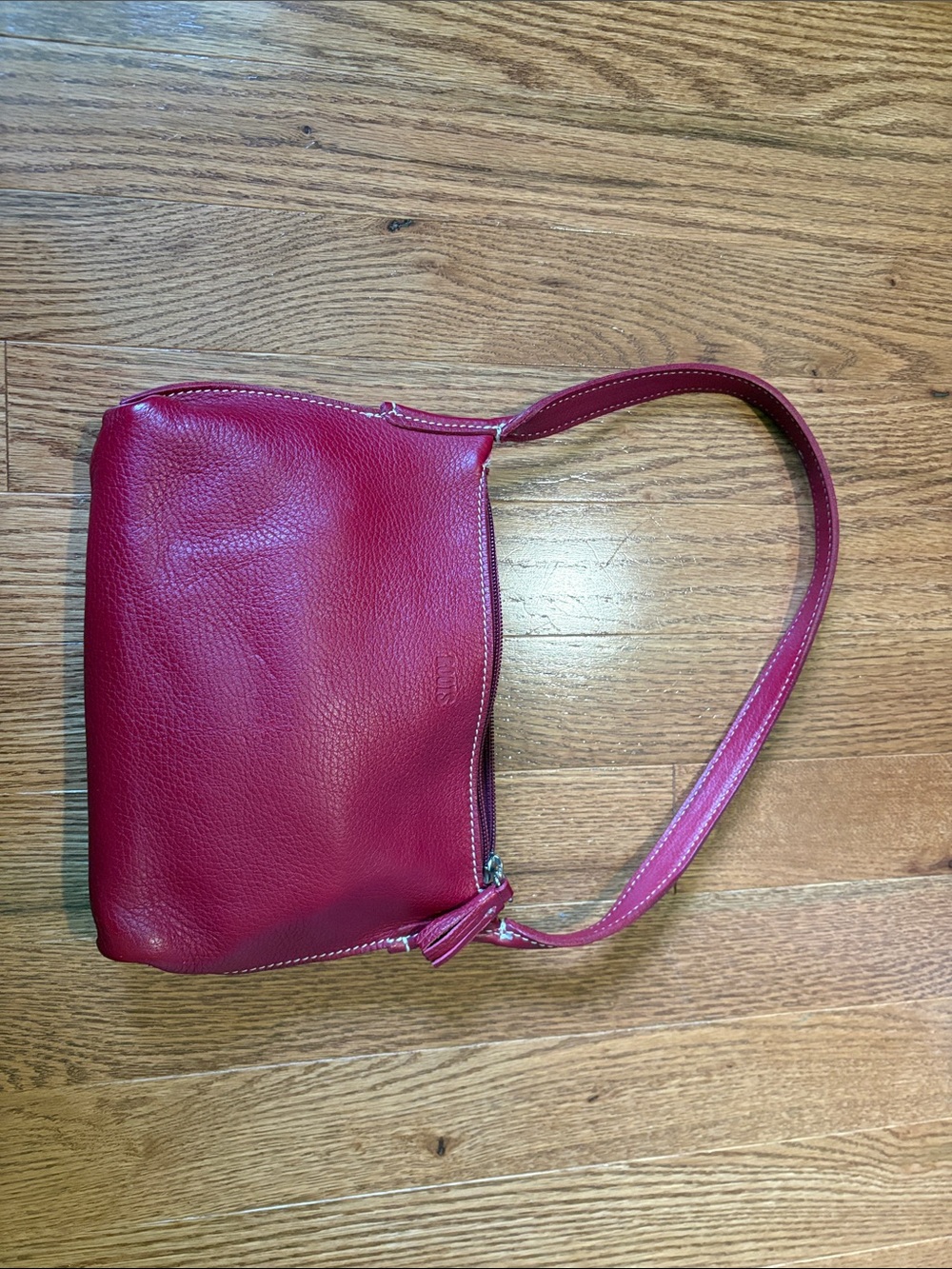 Roots Leatherย Shoulder Bag Red